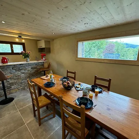 Au Pre Des Saisons Bed & Breakfast